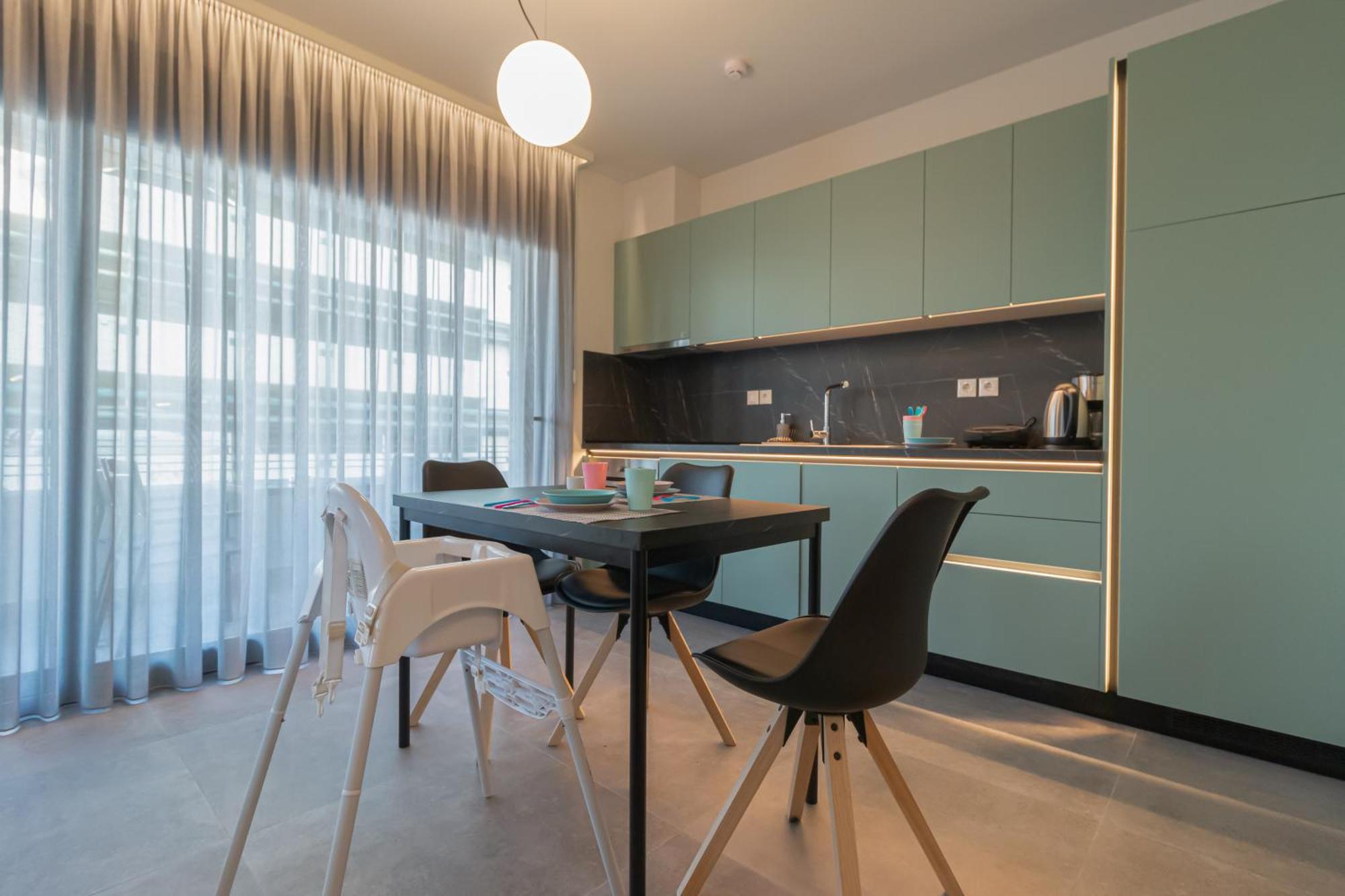 Aeson Premium Living Aparthotel Volos Exterior photo